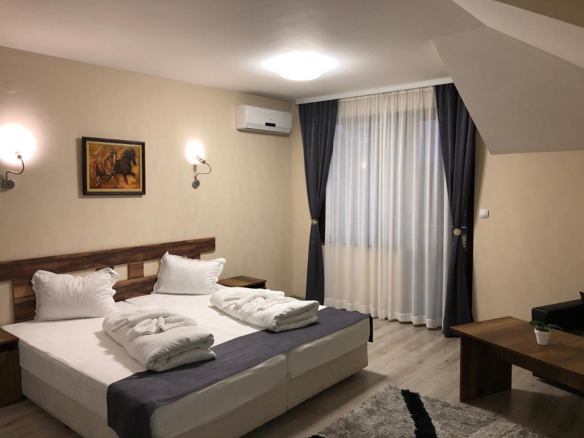 Hotel Ostrova - Free Parking&WiFi Plovdiv Buitenkant foto