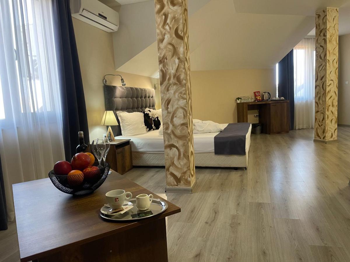 Hotel Ostrova - Free Parking&WiFi Plovdiv Buitenkant foto